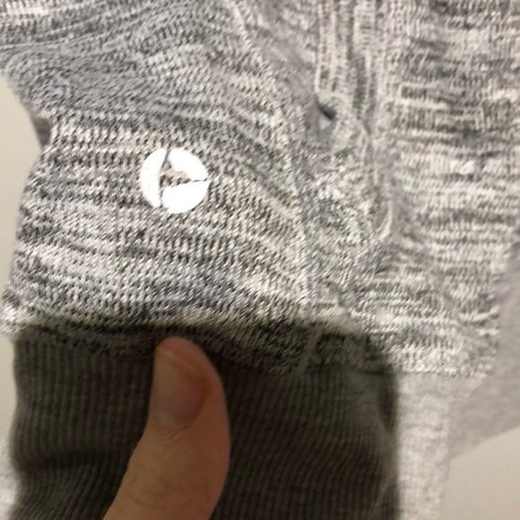 🥳2 for 15$🥳 Barely worn active jacket - Picture 4 of 4